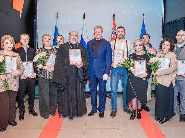 Андрей Иванов вручил Благодарственные письма волонтерам «Живый в помощи Вышняго» в Звенигороде Андрей Иванов вручил Благодарственные письма волонтерам «Живый в помощи Вышняго» в Звенигороде